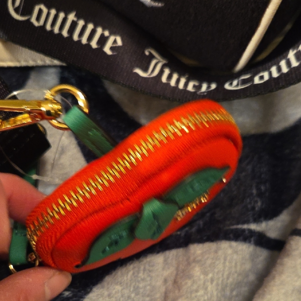 Juicy Couture NWT Black Satchel/Crossbody w/Gold-Tone Hardware & Tech Pouch - Picture 8 of 9